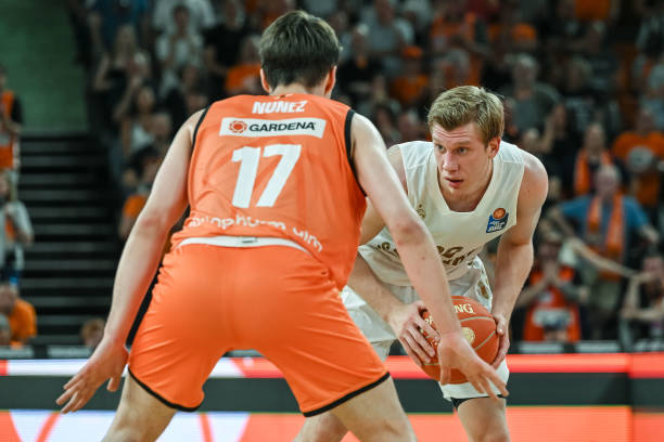 拜仁的内部 拜仁的内部